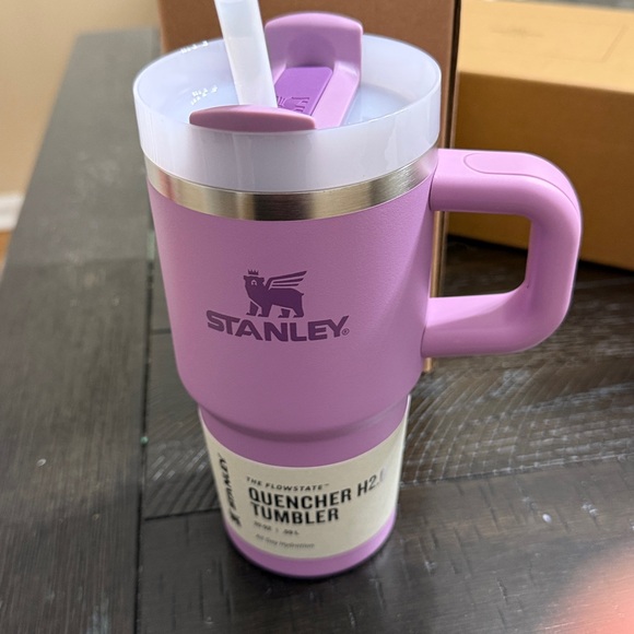Stanley Lavender Travel Mug 20 oz - Picture 2 of 3